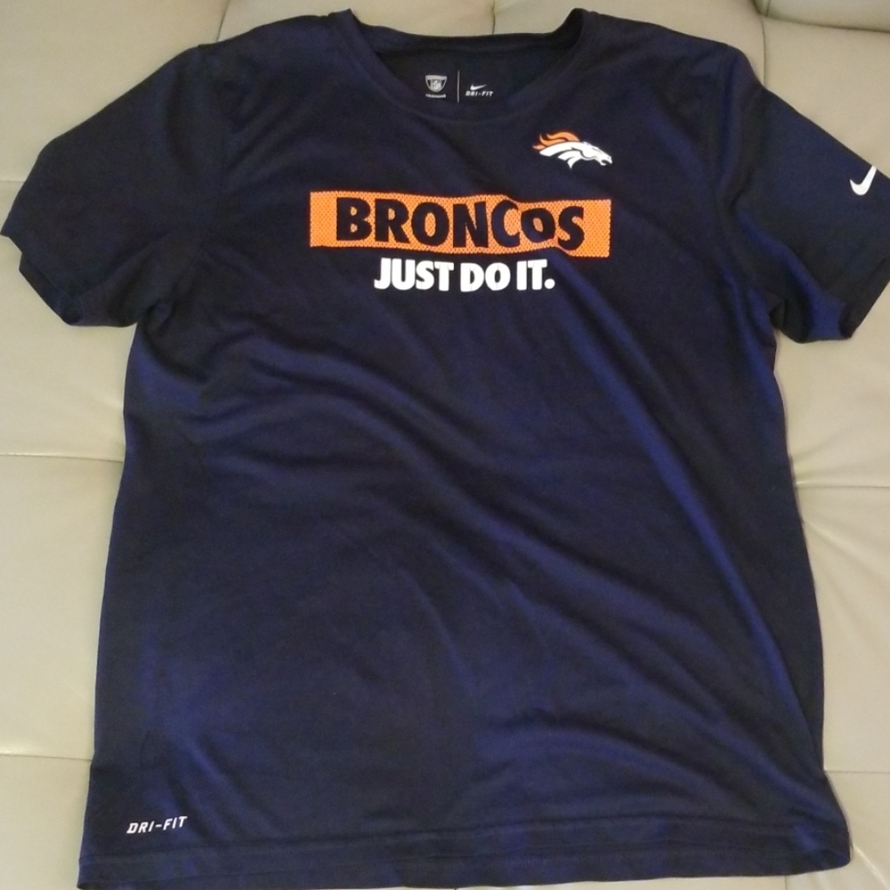 Nike Denver Broncos shirt. Boy's sz XL.